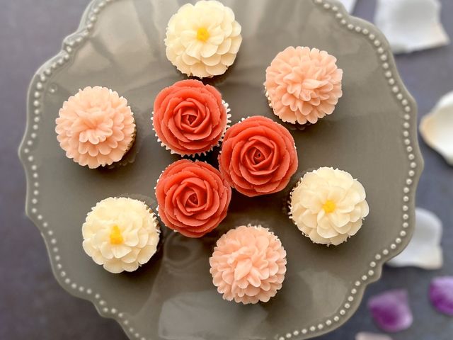 ミニカップケーキ_お花絞り HANASAIKA