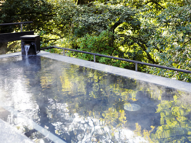 里山の景色を楽しみながら、入れる「見晴らし湯」_箱根湯寮