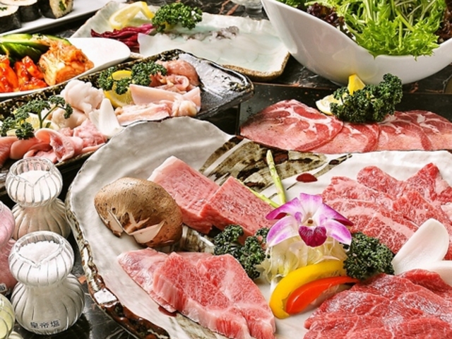 炭火焼肉 皇亭の写真1