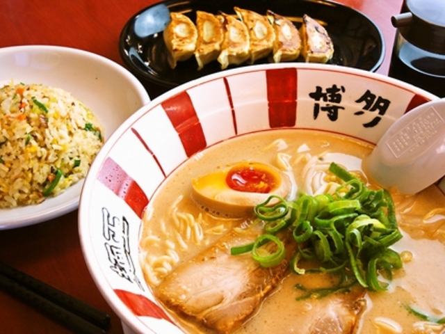 博多麺王 唐津店の写真1