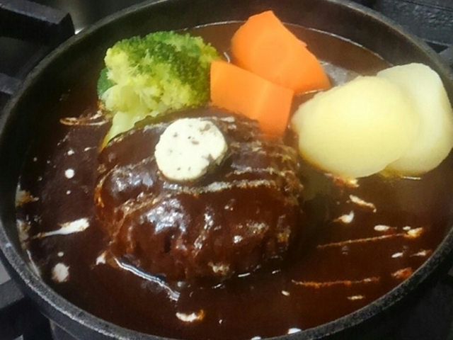 ステーキとハンバーグの店 アウトバースト&ポンタの写真1