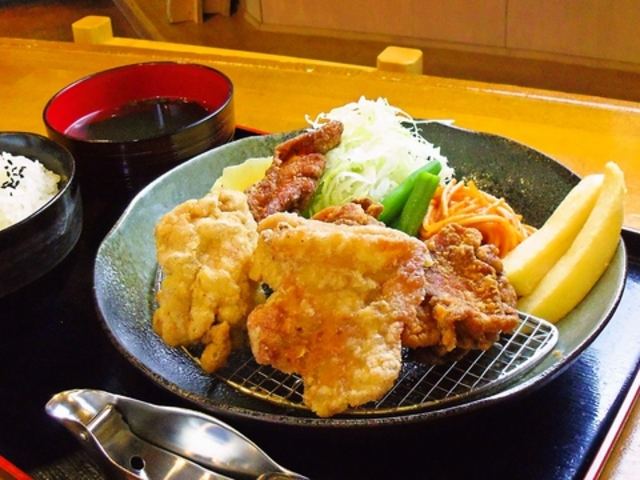 ふじやからあげ 弘前店の写真1