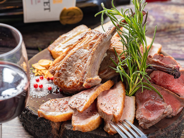 個室肉バル 山小屋 Root7合目 銀座コリドー街店の写真1