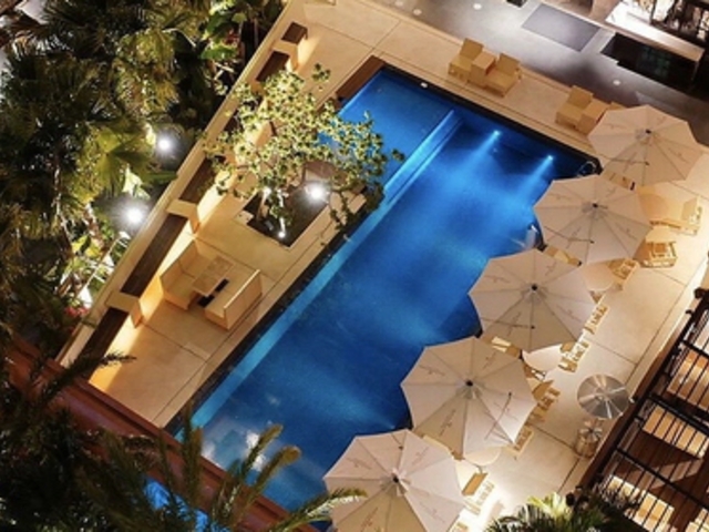 The pool side bar ザ・プールサイドバーの写真1