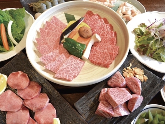 炭火焼肉 米沢亭 魚津店の写真1