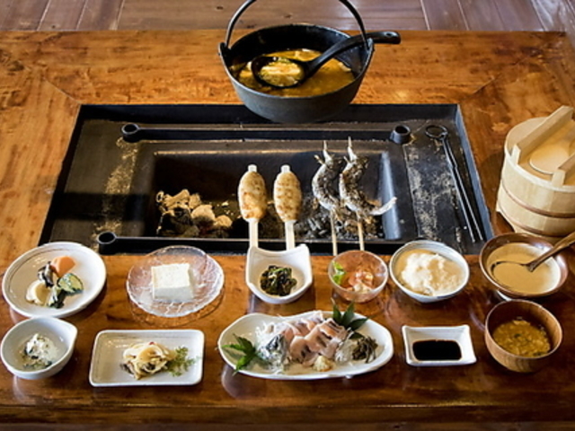 囲炉裏焼き あなみの写真1