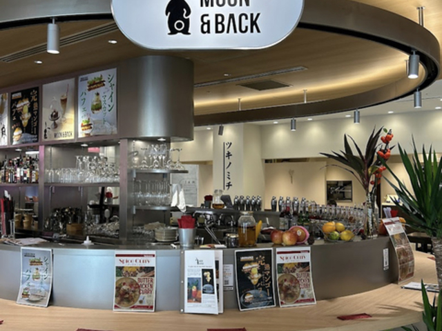MOON and BACK HEPFIVE ムーン アンド バック ヘップファイブの写真1