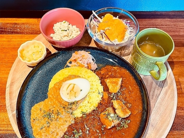 スパイスカレーとちょい呑み よりんとこの写真1