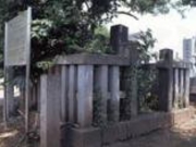 官軍兵士の墓の写真2