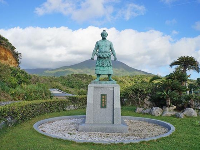 第46代横綱朝潮太郎記念像
