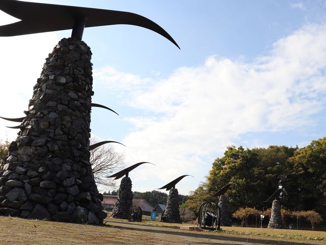 モニュメント「飛翔」_八千代グリーンビレッジ 憩遊館