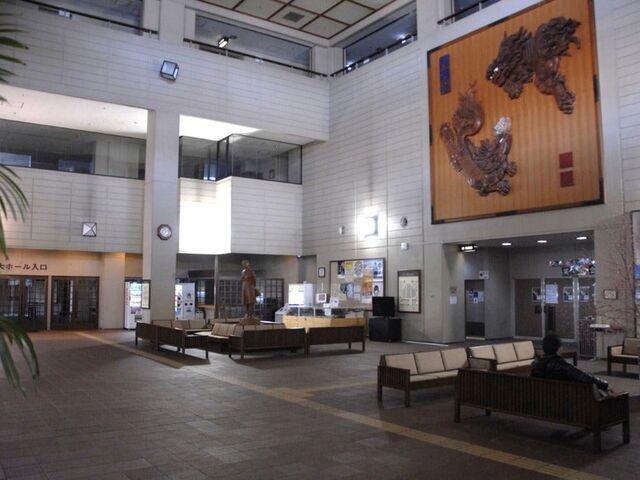 ロビー_高山市民文化会館