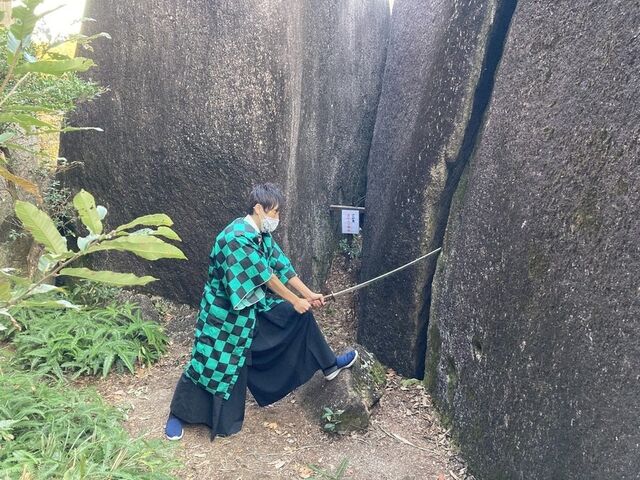 鬼の一刀岩 蓮華岩の写真1