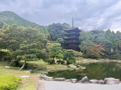 瑠璃光寺五重塔の写真1