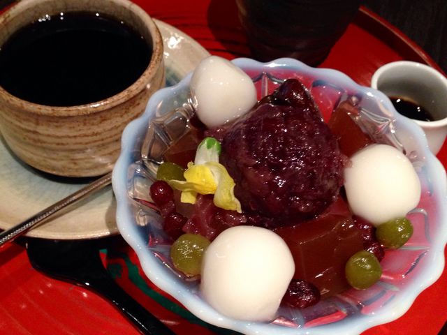レトロな雰囲気で和スイーツがゆっくり頂けます。
上品な甘さのあんこが美味しいですよ。_カフェ 叶 匠壽庵(黒壁20號館)