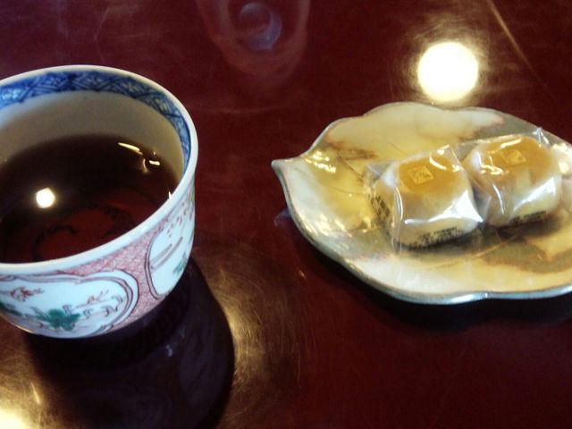 お茶うけに和菓子_彦根美濠の舎
