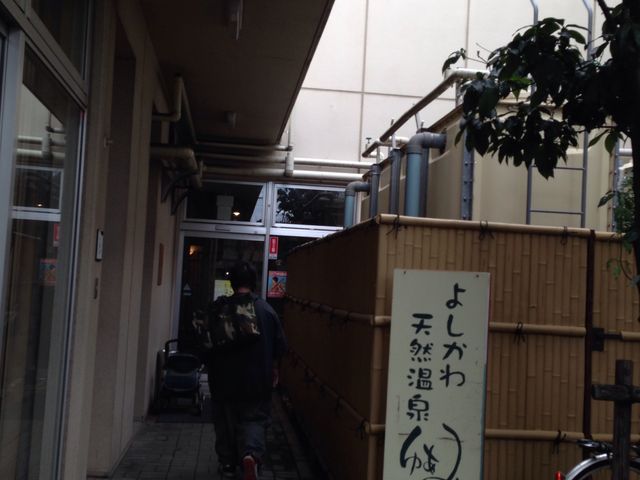 看板から入ると、こんな通路が_よしかわ天然温泉ゆあみ