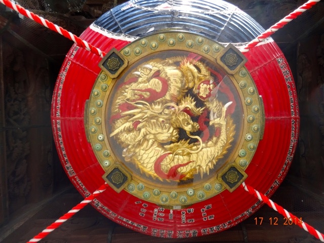龍神様の下をくぐって_成田山新勝寺