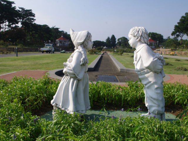 ロマンチックな像です。_敷島公園ばら園