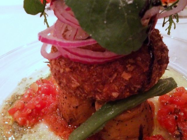 これでハンバーグです。まず盛り付けでビックリしますが、本格的なお料理に満足出来ました。_レストラン ル・ミディ