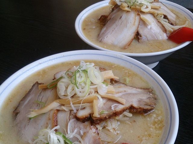 ここの味噌ラーメン 無性に食べたくなります!
玉ねぎの甘みが最高ですね♪
_食堂ニューミサ