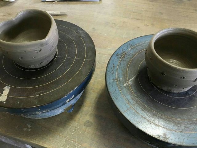 つけた模様に色がつき完成後郵送頂けます_くれさかの森陶芸工房