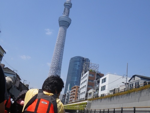 ひたすら、スカイツリーを目指します。楽しかった〜。_都心の水辺探訪クラブ