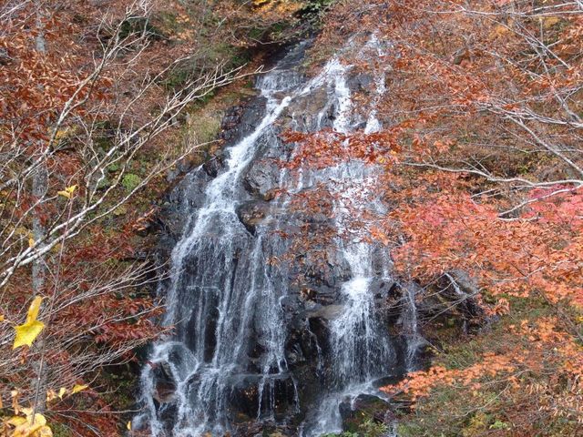 途中滝が何カ所か見られます_西吾妻スカイバレー
