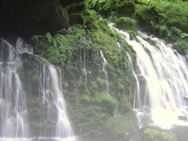 元滝伏流水