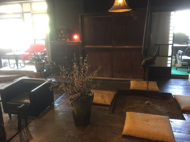1階は囲炉裏と売店_酒蔵 櫂(かい)