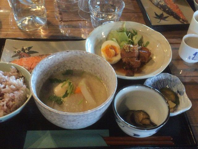 こだわりのランチ、1750円。酒粕に漬け込んだ焼き鮭が特に美味しい。_酒蔵 櫂(かい)