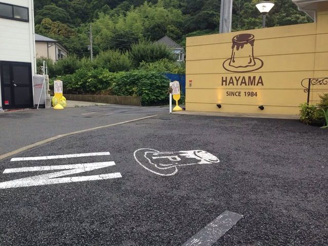 駐車場に、さりげなくプリンが。_MARLOWE