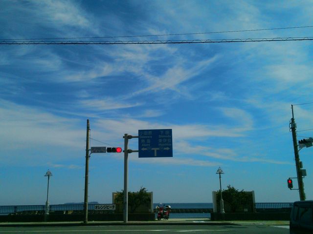 伊東温泉のまちの目の前に。_伊東オレンジビーチ