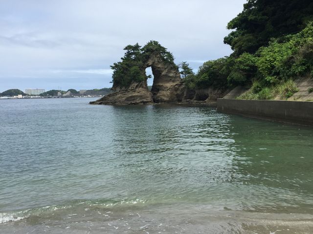 メガネ岩_尾名浦
