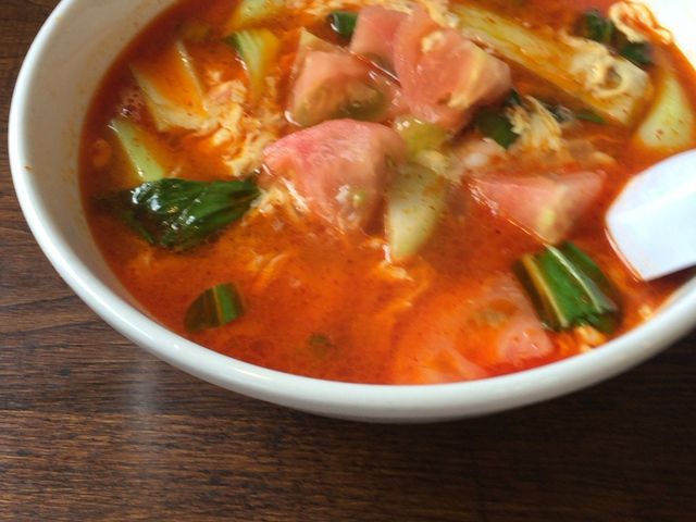 麺は手打ち風で太めです。これで850円は安い。_馬鹿旨