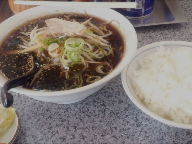 北の国醤油ラーメンと小ライス_さっぽろっこラーメン西口店