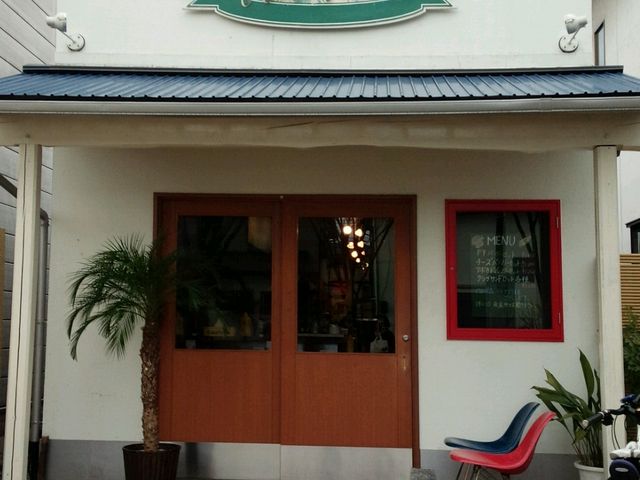 パン店のバンタイム、すぐ隣にあります。_パンタイム