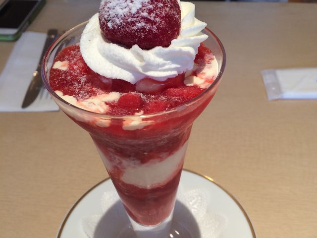 イチゴパフェ_資生堂パーラー 横浜高島屋店