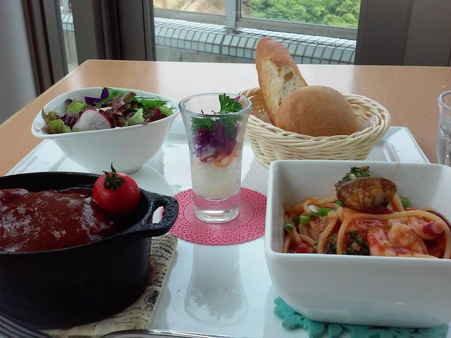 ランチ:ハンバーグと海鮮パスタ_風のレストラン