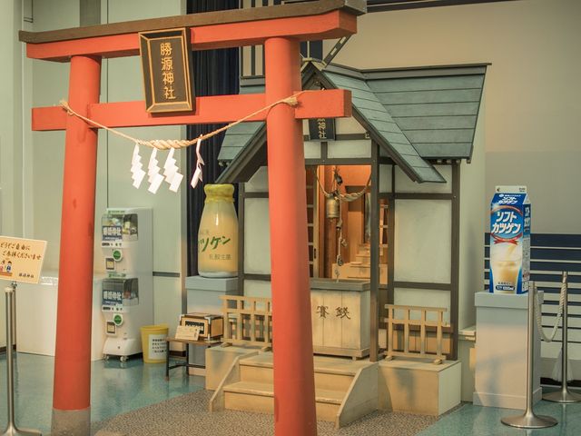 待合室にあるカツゲン神社。_雪印メグミルク酪農と乳の歴史館