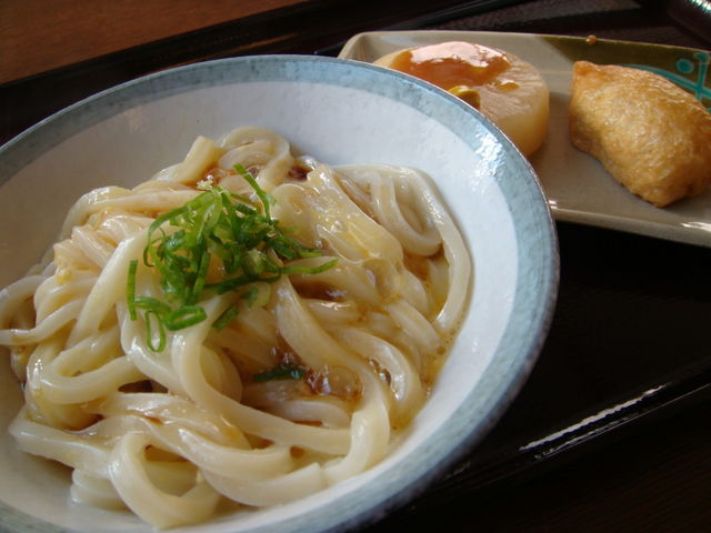 釜玉・おでん・いなり_さぬきうどん職人めりけんや 高松駅前店
