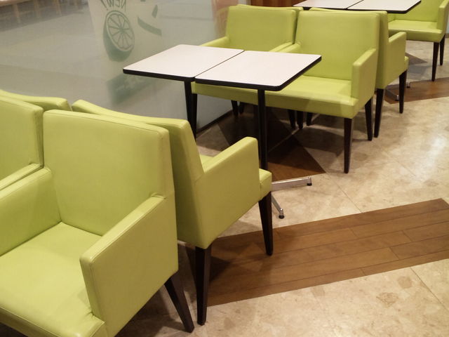 テーブル席_ケンタッキーフライドチキンイオン富士南店