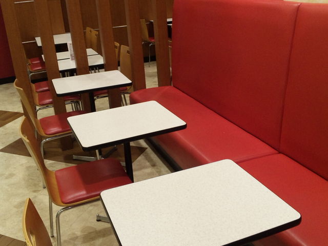 ベンチシート_ケンタッキーフライドチキンイオン富士南店