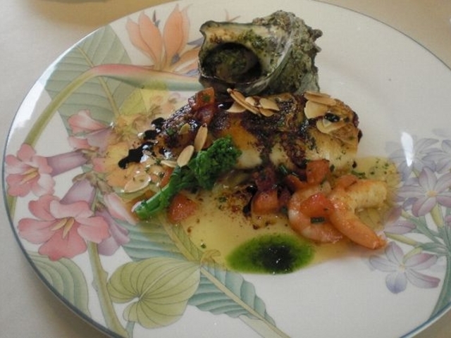 魚料理は、鯛のポアレとサザエ_レストラン大澤