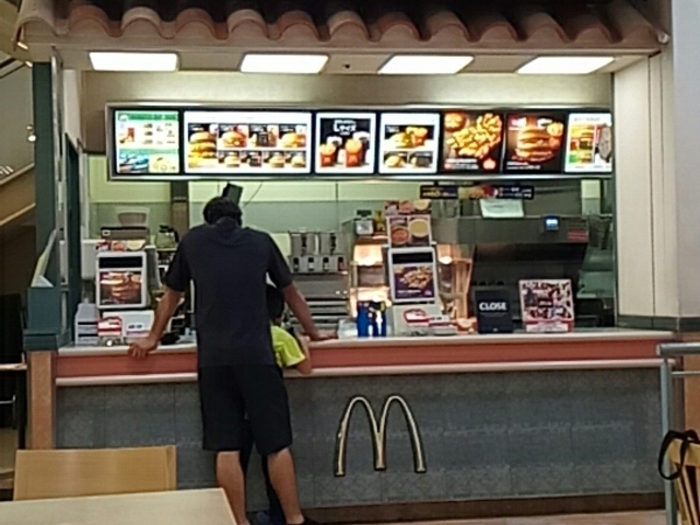 店内_マクドナルド新瀬戸バロー店