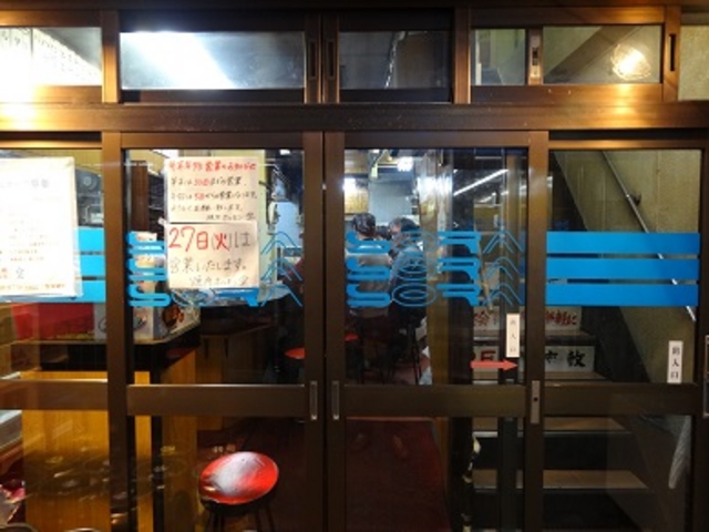 店内は満員_空