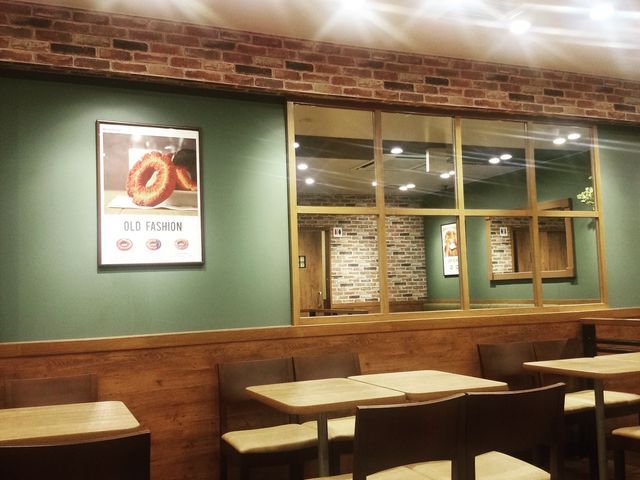 落ち着いた店内_ミスタードーナツ佐世保京町ショップ