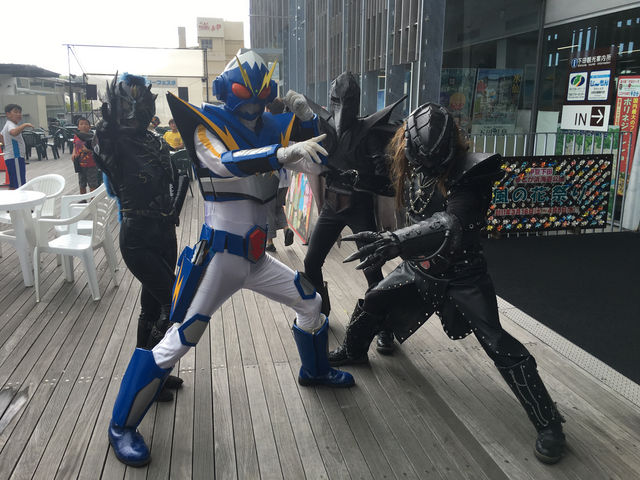 イベントが開催され、露店も並ぶ_開国下田みなと