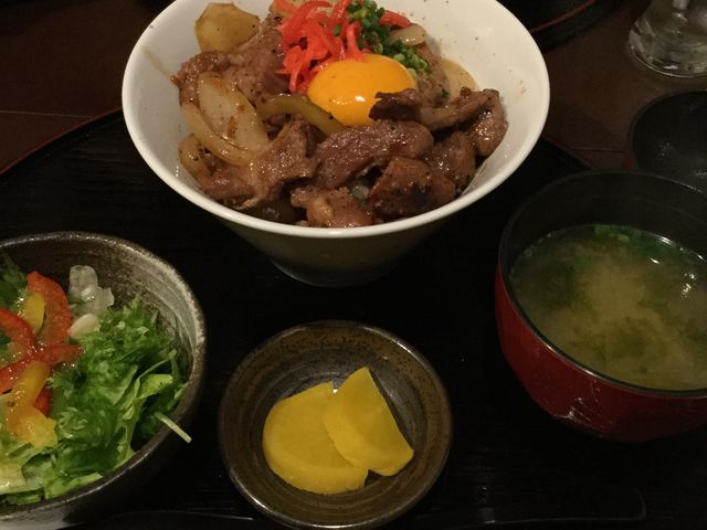 特ホル丼_馬刺しと焼き鳥 グルマン