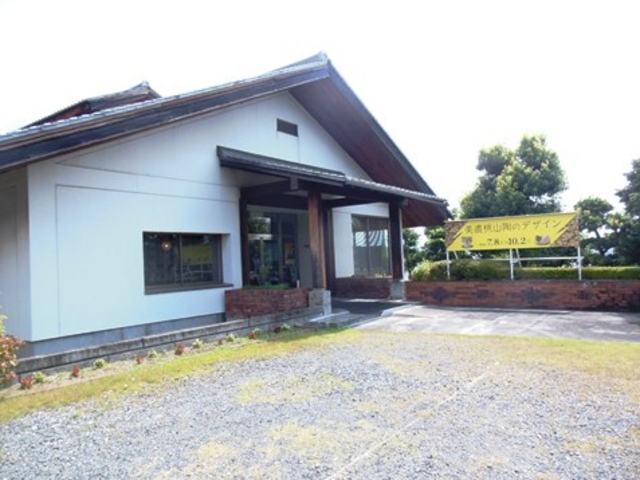 広い展示室の収蔵品は圧巻です。_土岐市美濃陶磁歴史館
